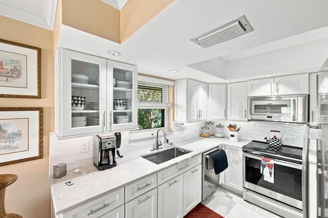 330 Sw South River Drive #207, Stuart
