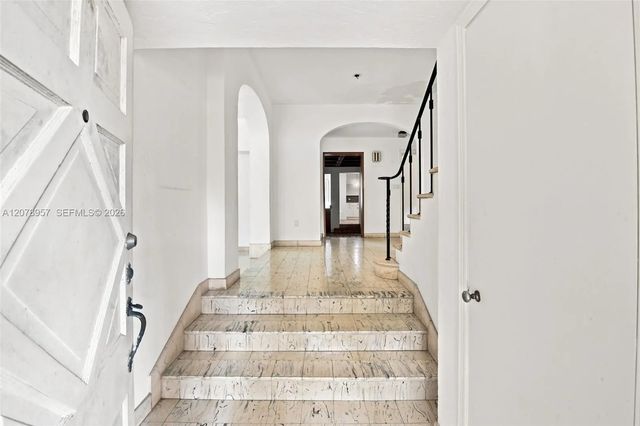 4 of 32 - 5680 Pine Tree Drive, Miami Beach, FL