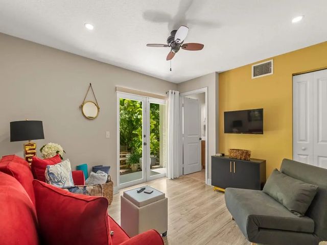 3 of 40 - 1640 42nd Square #103, Vero Beach, FL