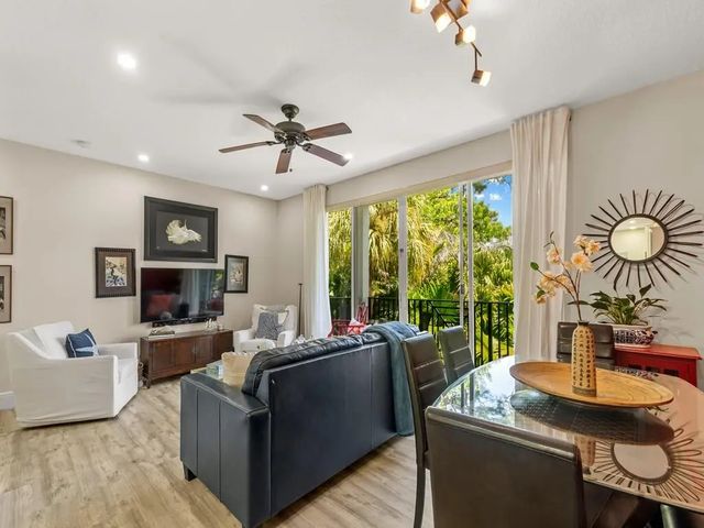 4 of 40 - 1640 42nd Square #103, Vero Beach, FL
