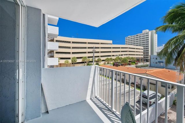 5 of 28 - 211 S Ocean Drive #302, Hollywood, FL