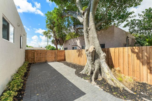 1150 W 25th Street, Riviera Beach