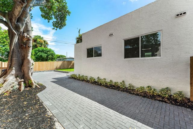 2 of 30 - 1150 W 25th Street, Riviera Beach, FL