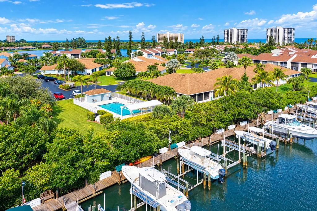 3209 S Lakeview Circle #8105, Hutchinson Island