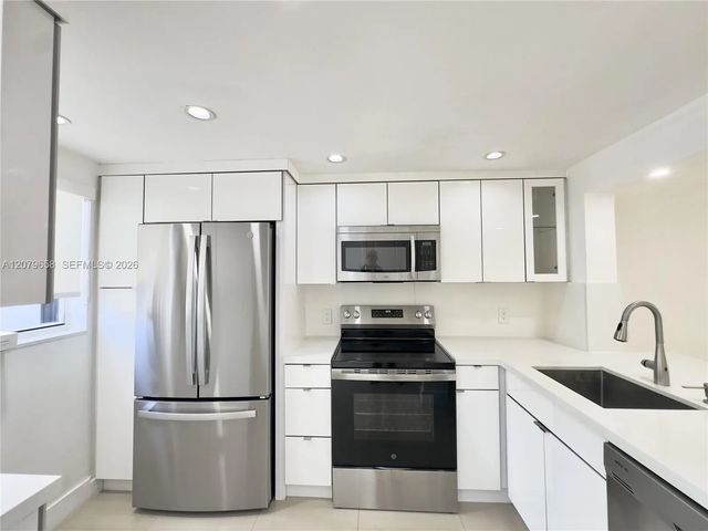 4 of 32 - 8010 Sw 152nd Avenue #211, Miami, FL
