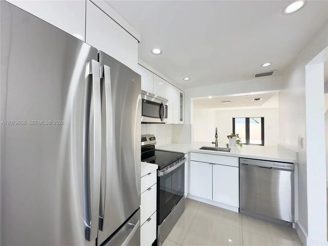 5 of 32 - 8010 Sw 152nd Avenue #211, Miami, FL