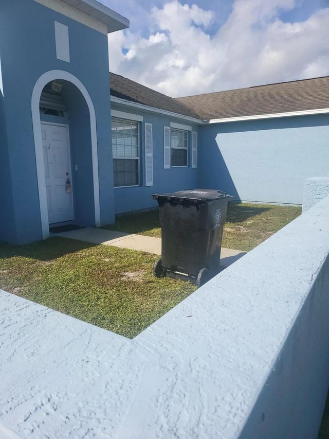 3 of 27 - 558 Sw Halifax Avenue, Port St. Lucie, FL