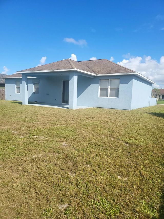 5 of 27 - 558 Sw Halifax Avenue, Port St. Lucie, FL