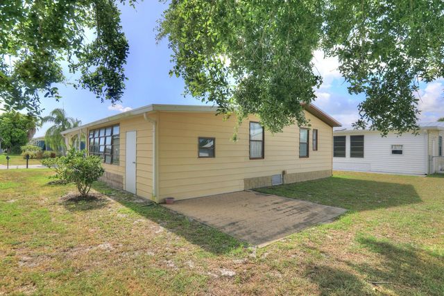 4 of 29 - 705 Hyacinth Circle, Barefoot Bay, FL