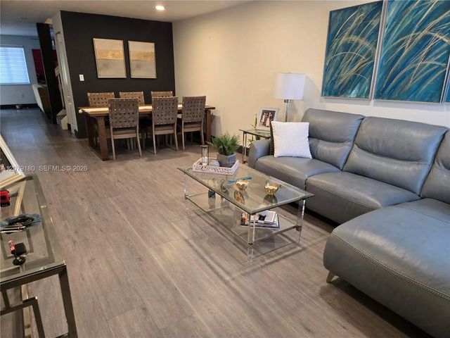2 of 26 - 11464 Nw 50th Terrace, Doral, FL