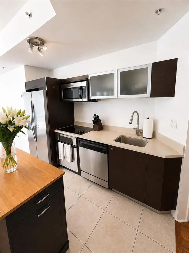3 of 9 - 1900 N Bayshore Drive #3005, Miami, FL