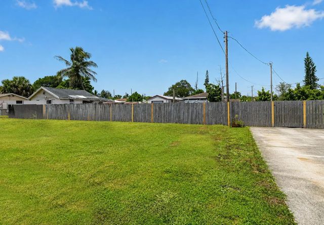 5 of 74 - 207/227 Ethelyn Drive, West Palm Beach, FL