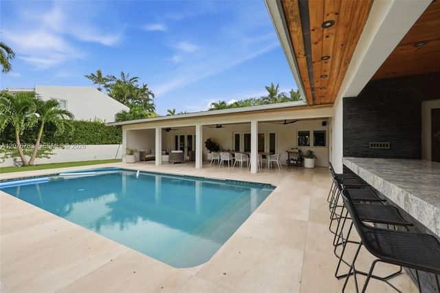 3 of 34 - 571 S Mashta Drive, Key Biscayne, FL