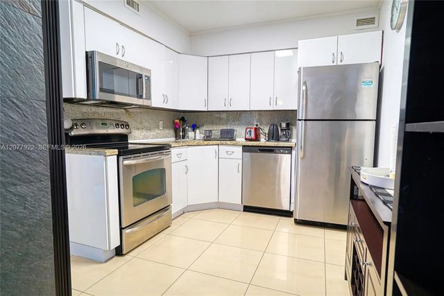 3 of 31 - 5161 Collins Avenue #1101, Miami Beach, FL
