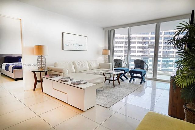 4 of 31 - 5161 Collins Avenue #1101, Miami Beach, FL