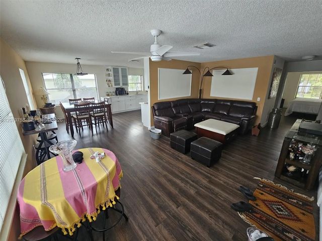 3 of 25 - 161 Se Village Drive #161, Port St. Lucie, FL
