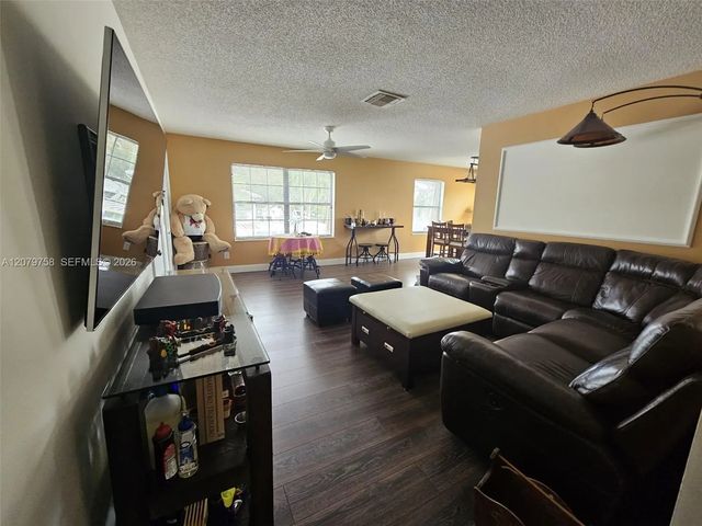 5 of 25 - 161 Se Village Drive #161, Port St. Lucie, FL