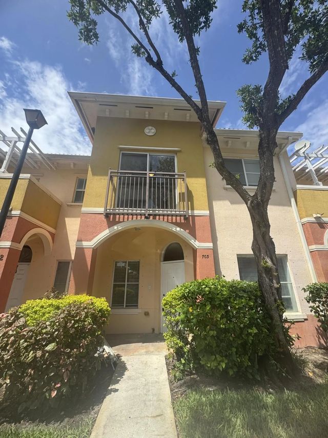 703 N Santa Catalina Circle #703, North Lauderdale