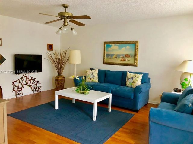 300 Sw 134th Way #405e, Pembroke Pines