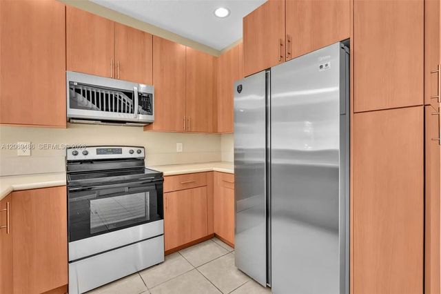 3 of 24 - 3102 Nw 24th Way, Oakland Park, FL
