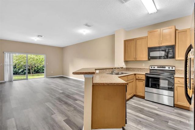 3 of 20 - 3530 Nw 29th Court, Lauderdale Lakes, FL