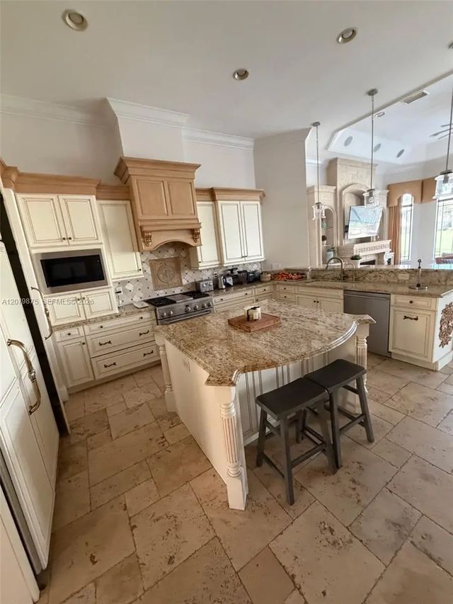 2 of 5 - 9819 Grosvenor Pointe Circle, Orlando, FL