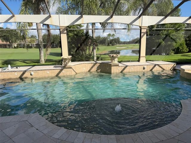 4 of 5 - 9819 Grosvenor Pointe Circle, Orlando, FL