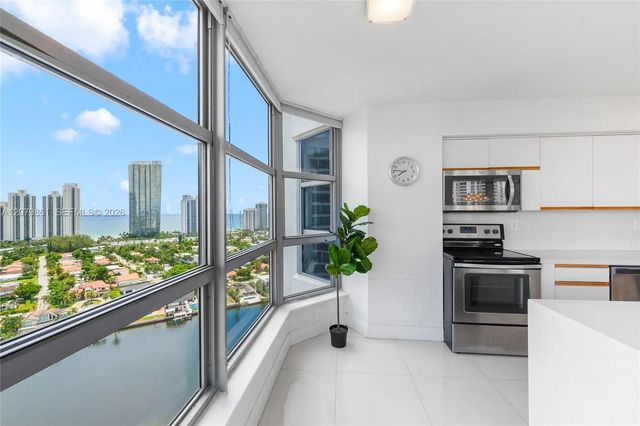4 of 18 - 19101 Ne 36th Court #2607, Aventura, FL