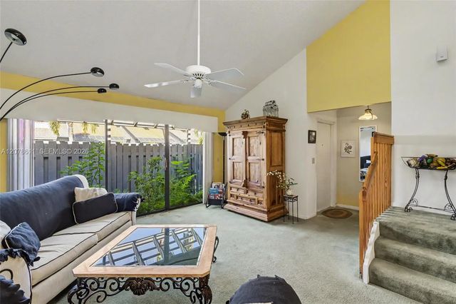 5 of 21 - 1557 N 15th Terrace, Hollywood, FL