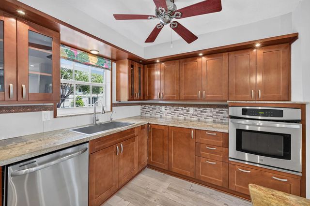 4 of 30 - 2820 Ne 30th Street #9, Fort Lauderdale, FL