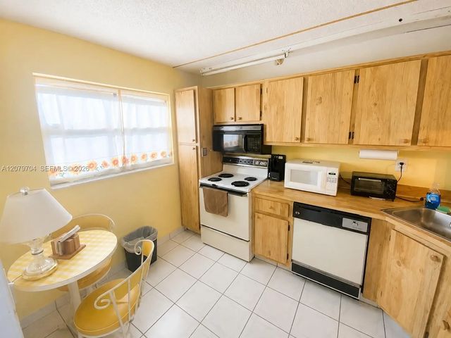 2 of 31 - 1751 Nw 75th Avenue #303, Plantation, FL