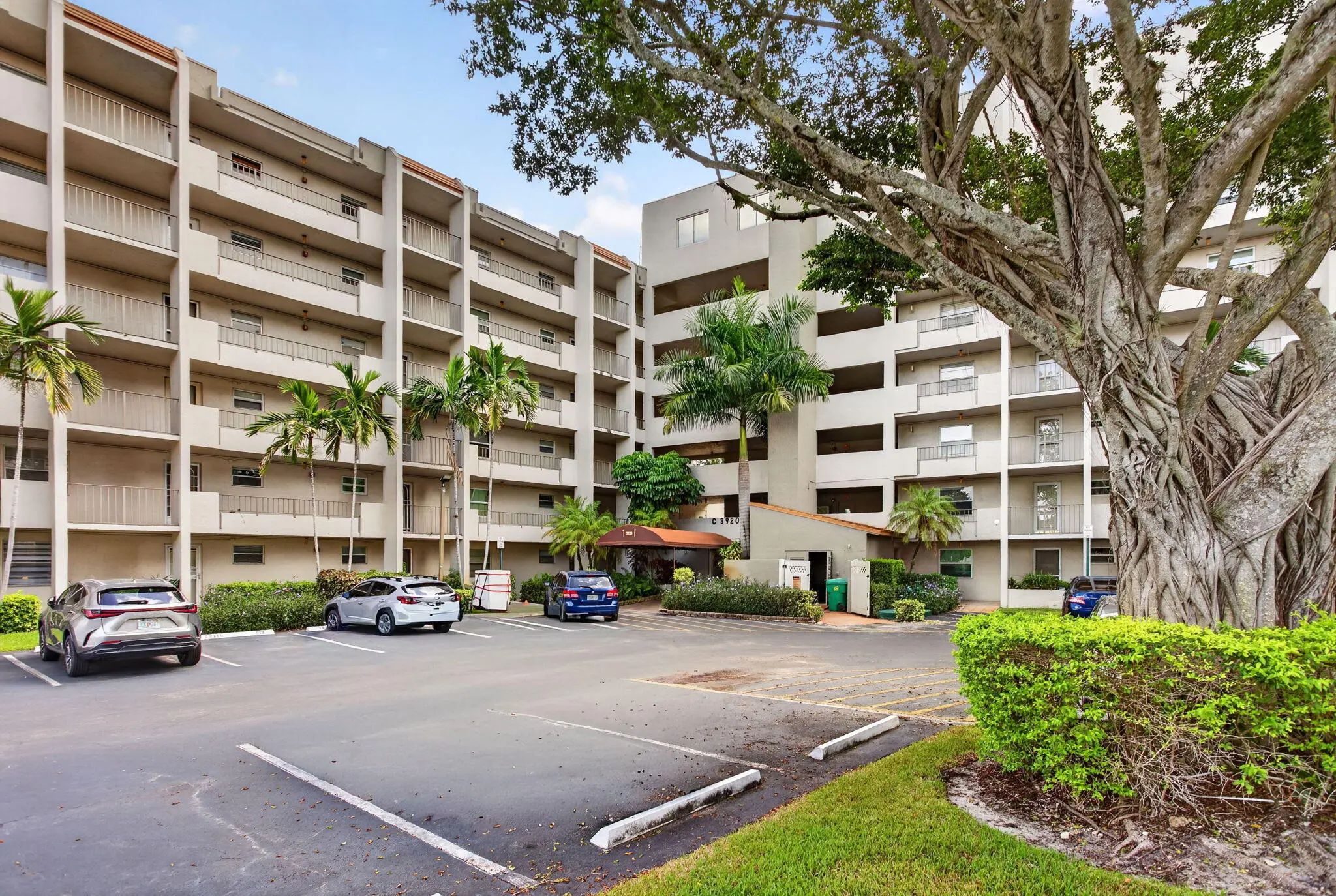 3920 Inverrary Boulevard #301c, Lauderhill
