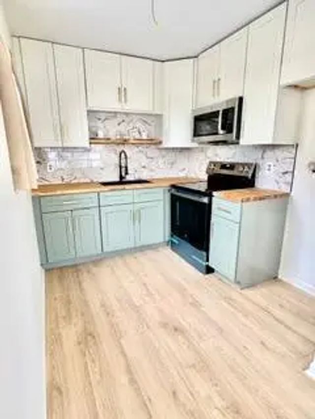 4 of 14 - 3040 Lake Osborne Drive #111, Lake Worth Beach, FL