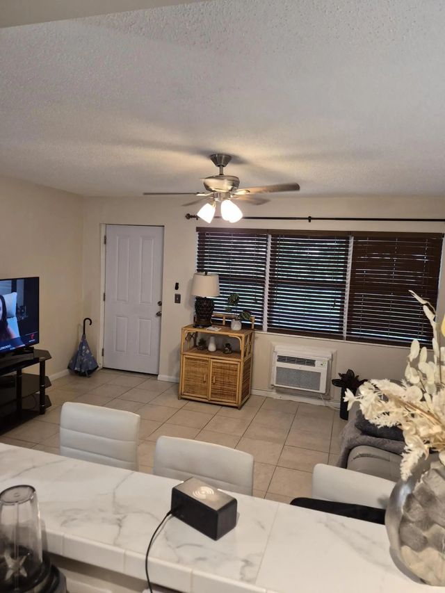 3 of 10 - 214 Cambridge  #i, West Palm Beach, FL