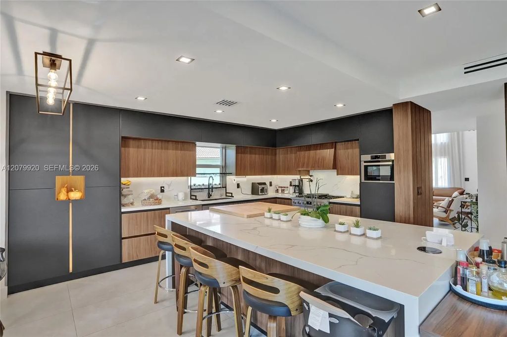 191 Alhambra Way, Weston