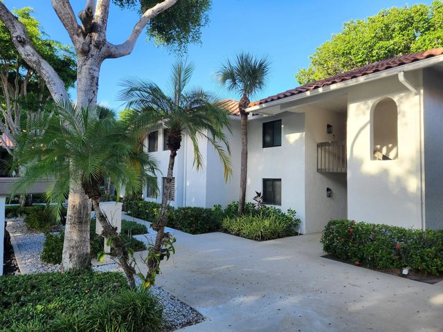 30 Pelican Pointe Drive #201, Delray Beach