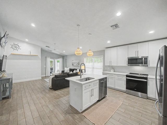 4 of 18 - 17700 Cornelia Avenue, Jupiter, FL
