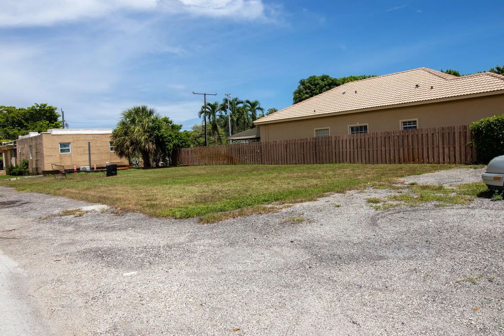 243 Sw 8th Street, Deerfield Beach