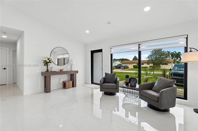 3 of 32 - 620 Nw 98th Avenue, Pembroke Pines, FL