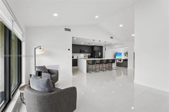 4 of 32 - 620 Nw 98th Avenue, Pembroke Pines, FL