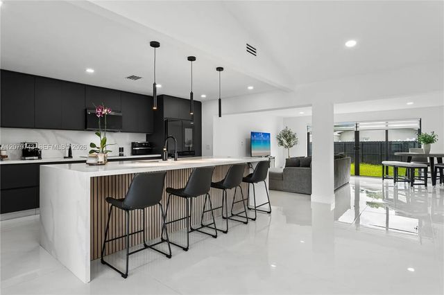 5 of 32 - 620 Nw 98th Avenue, Pembroke Pines, FL