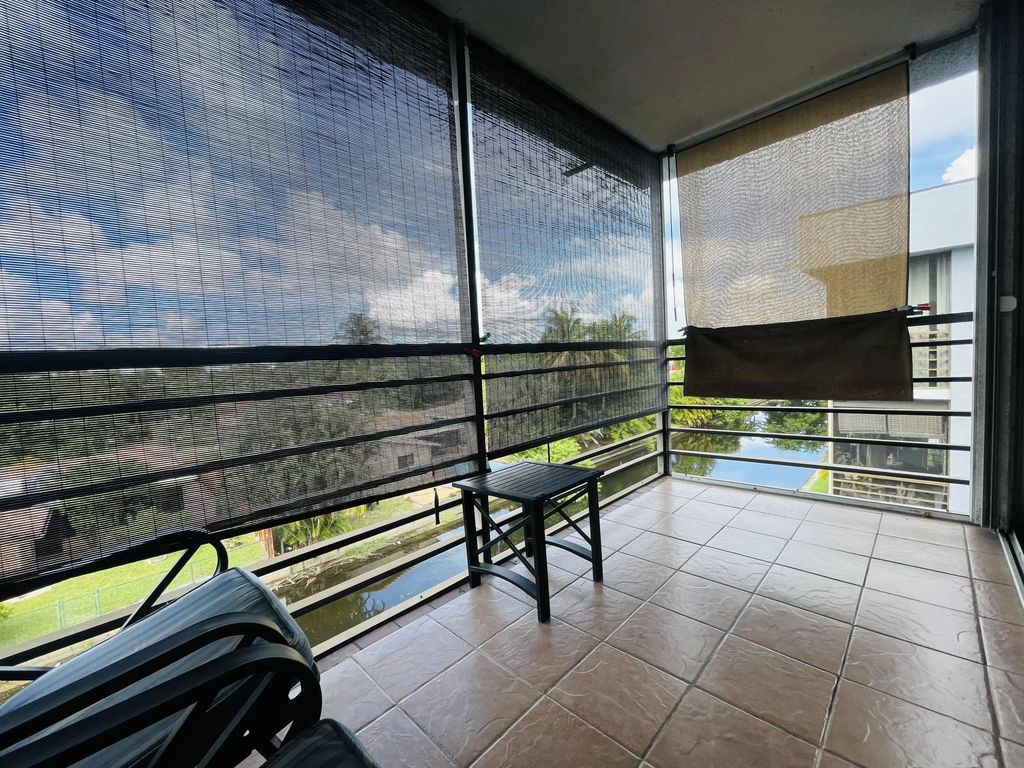 109 Royal Park Drive #4d, Oakland Park