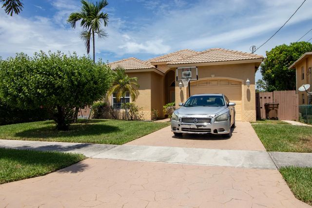 2 of 3 - 237 Sw 8th Street, Deerfield Beach, FL