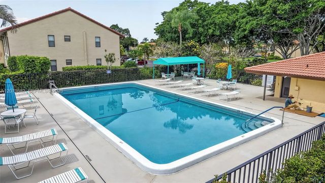 5 of 34 - 4626 Lucerne Lakes Boulevard E #202, Lake Worth, FL