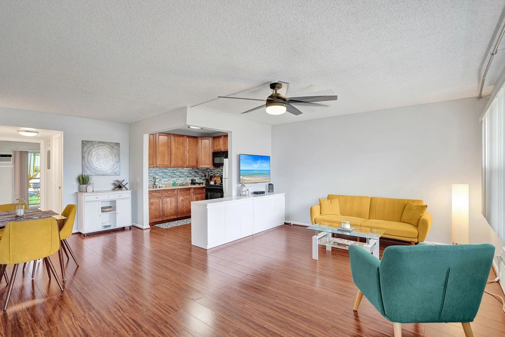 566 Fanshaw N, Boca Raton