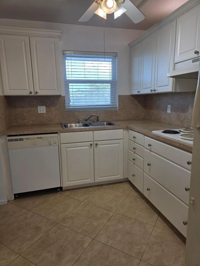 5 of 20 - 6600 Royal Palm Boulevard #304b, Margate, FL