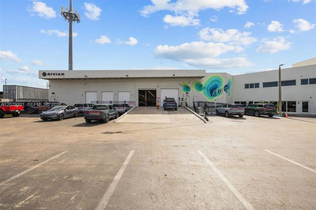 3 of 5 - 6955 Nw 52nd Street, Miami, FL