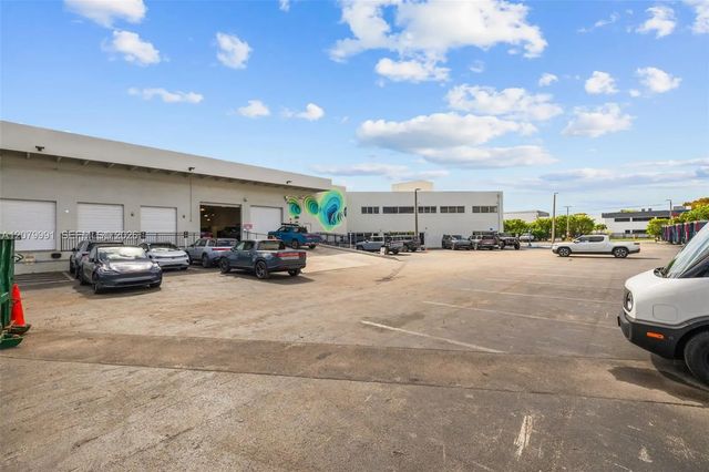4 of 5 - 6955 Nw 52nd Street, Miami, FL