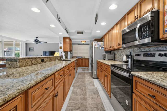 4 of 81 - 103 Half Moon Circle #h1, Hypoluxo, FL