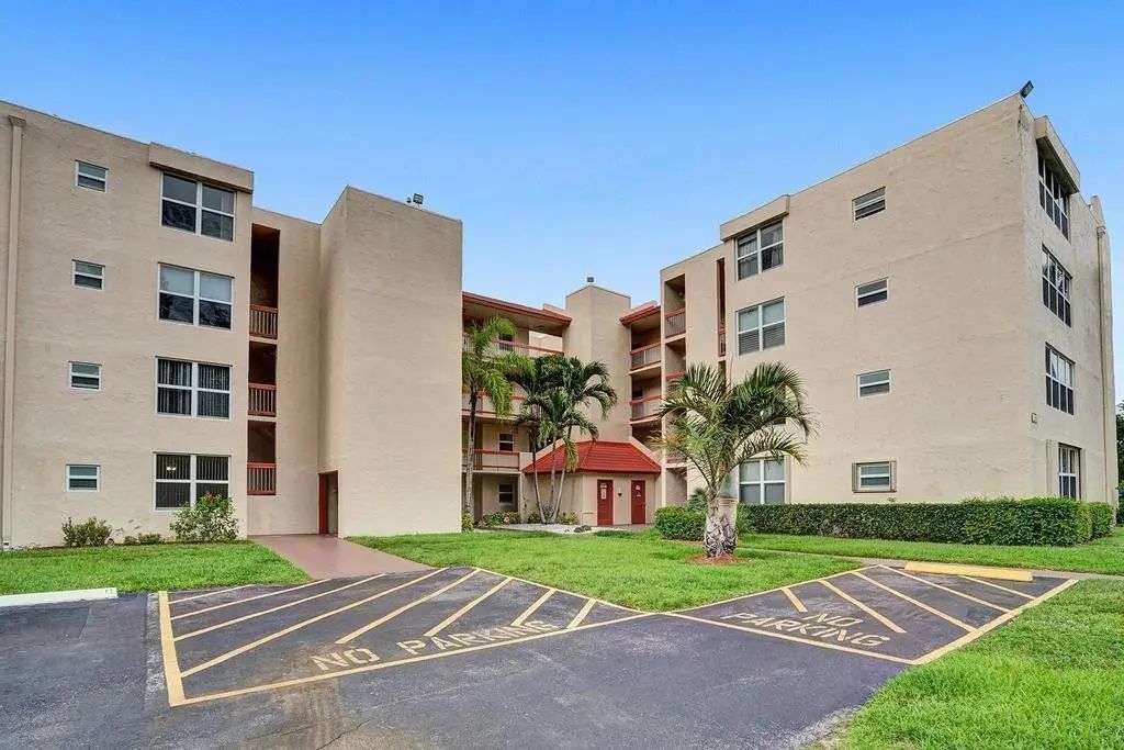 9451 Evergreen Place #306, Davie